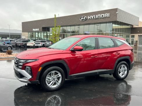 New 2025 Hyundai Tucson SE AWD/4WD image 1