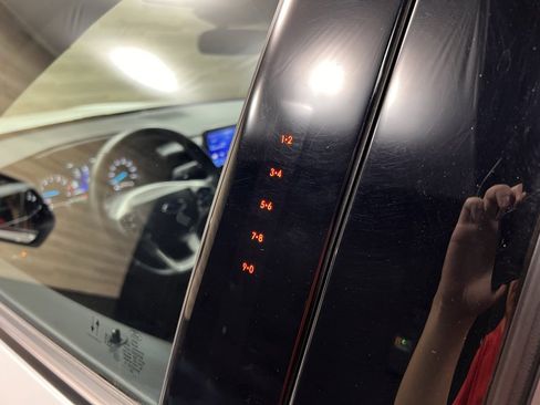 Used 2023 Ford Explorer Limited image 25