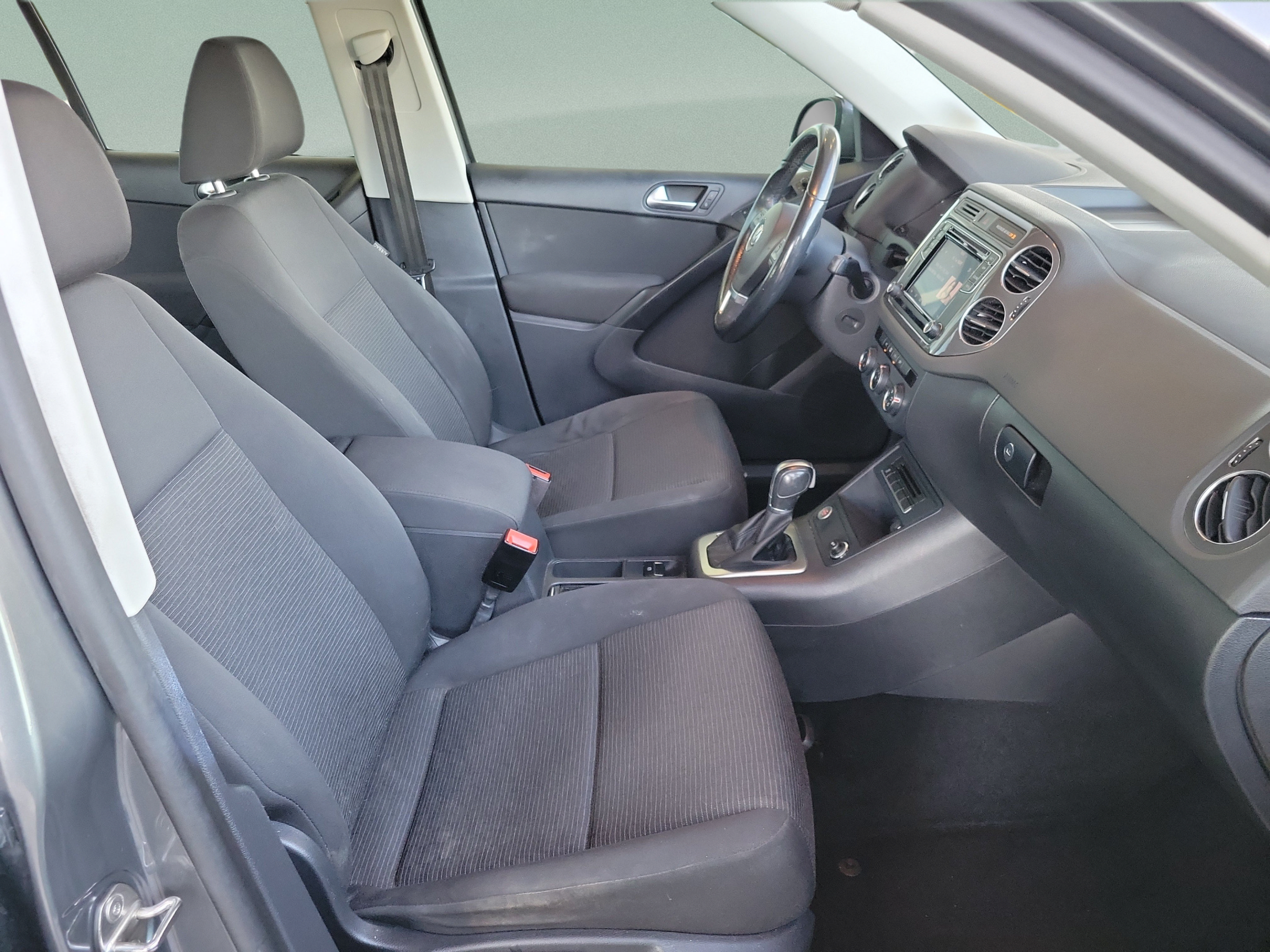 Used 2018 Volkswagen Tiguan Limited AWD/4WD image 30