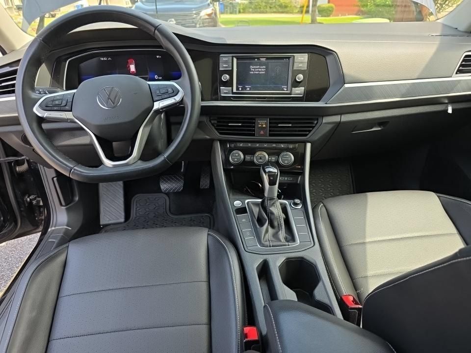 Used 2023 Volkswagen Jetta SE w/ Panoramic Sunroof Package FWD image 6
