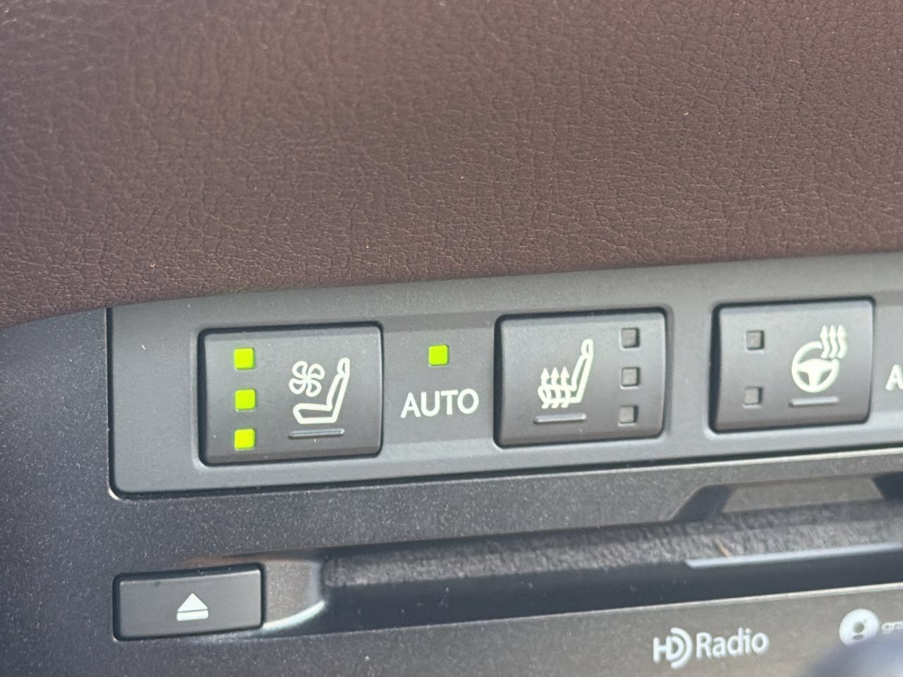 Used 2019 Lexus ES 300h w/ Accessory Package 2 FWD image 26