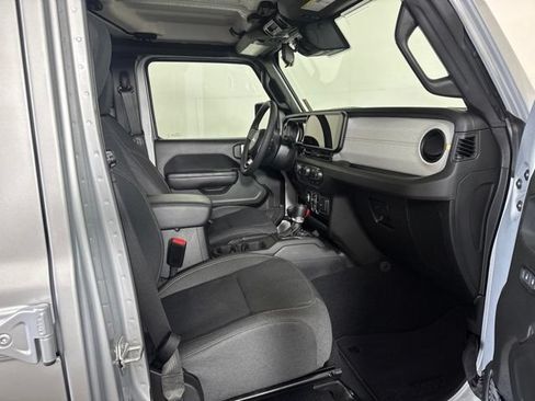 Used 2024 Jeep Wrangler Unlimited Sport AWD/4WD image 4