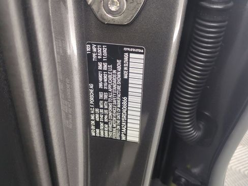 Certified 2024 Porsche Cayenne AWD/4WD image 29