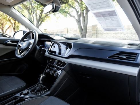 Used 2023 Volkswagen Taos SE image 24