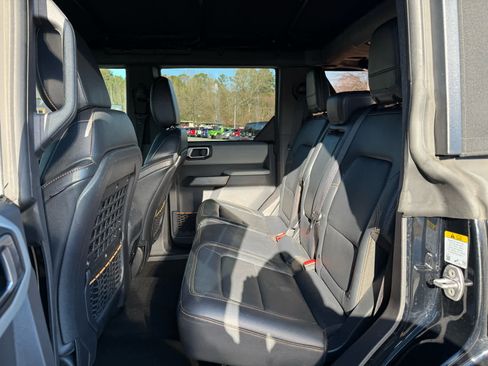 Used 2023 Ford Bronco Badlands w/ Sasquatch Package image 25