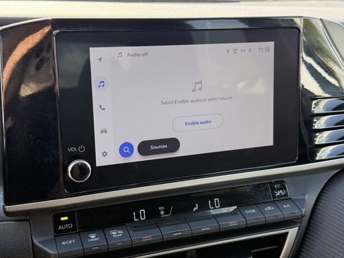 Used 2025 Toyota Camry SE image 21