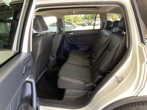 Used 2023 Volkswagen Tiguan SE w/ Panoramic Sunroof Package FWD image 28