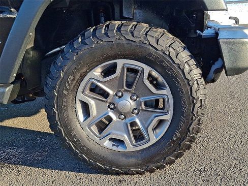 Used 2017 Jeep Wrangler Unlimited Rubicon w/ Dual Top Group image 29