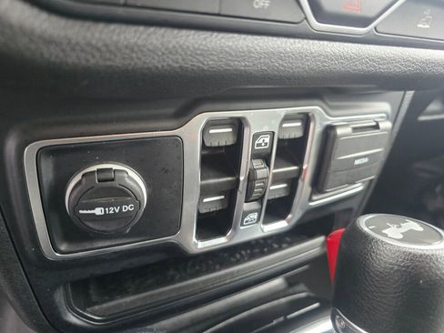 Used 2024 Jeep Wrangler Unlimited image 27