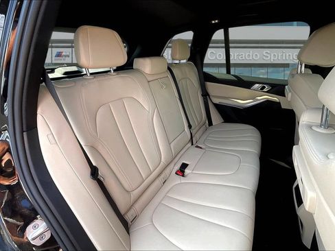 Used 2022 BMW X5 xDrive40i w/ Parking Assistance Package AWD/4WD image 25