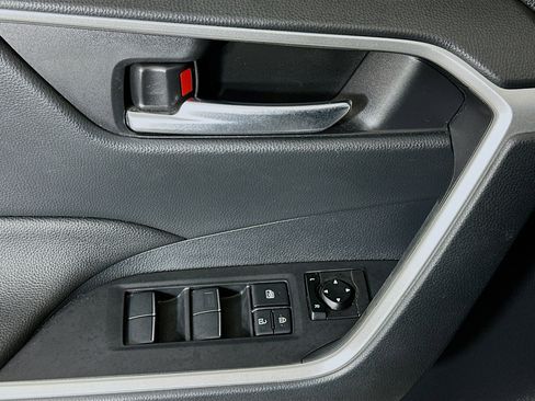 Used 2019 Toyota RAV4 XLE Premium image 15