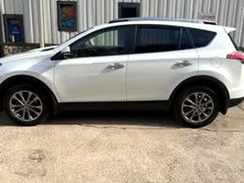 Used 2018 Toyota RAV4 Limited image 7