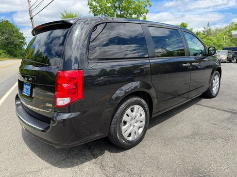 Used 2019 Dodge Grand Caravan SE FWD image 6