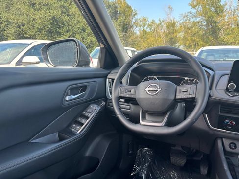 Used 2026 Nissan Rogue SV AWD/4WD image 30