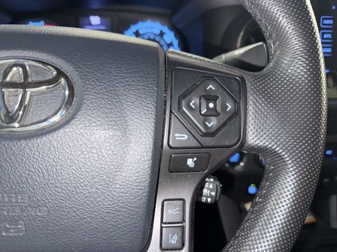 Used 2019 Toyota Tacoma TRD Off-Road image 10