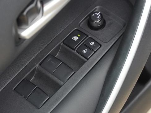 Used 2024 Toyota Corolla SE FWD image 18