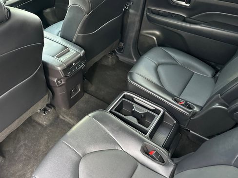 Used 2025 Toyota Grand Highlander AWD image 12