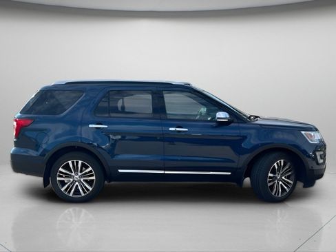 Used 2017 Ford Explorer Platinum AWD/4WD image 3