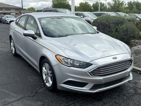 Used 2018 Ford Fusion SE image 1