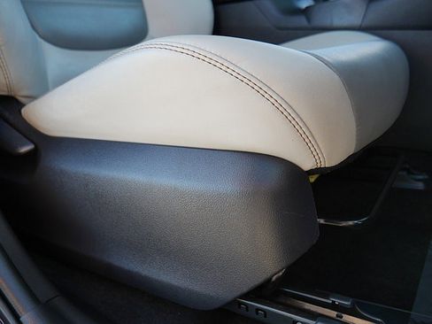 Used 2021 Toyota RAV4 XLE Premium image 55