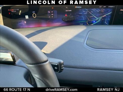 Used 2025 Lincoln Navigator Reserve w/ Jet Appearance Package image 17