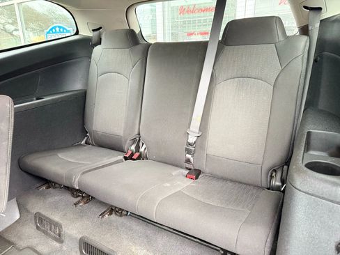 Used 2017 Chevrolet Traverse LT image 29