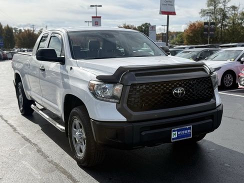 Certified 2018 Toyota Tundra SR image 11
