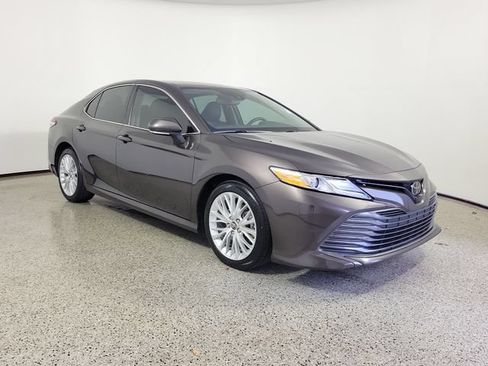 Used 2019 Toyota Camry XLE FWD image 4