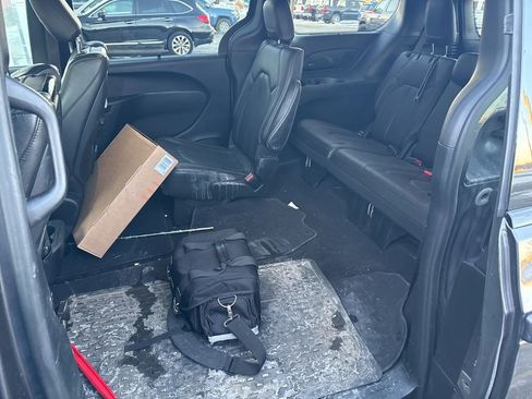 Used 2019 Chrysler Pacifica Touring-L Plus w/ Advanced Safetytec Group image 13