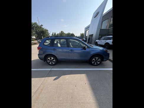 Used 2017 Subaru Forester 2.5i w/ Alloy Wheel Package AWD/4WD image 2