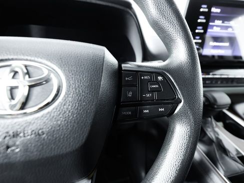 Used 2023 Toyota Sienna LE AWD/4WD image 32