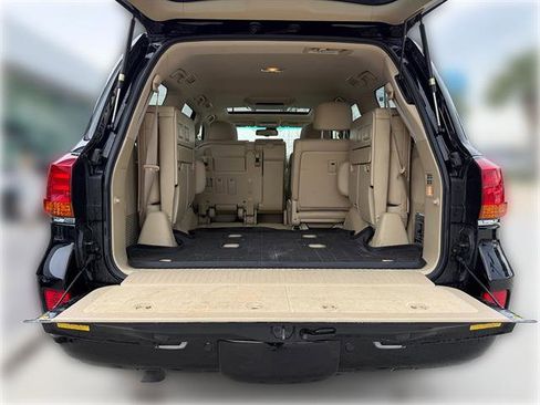 Used 2011 Lexus LX 570 4WD w/ Luxury Pkg image 8