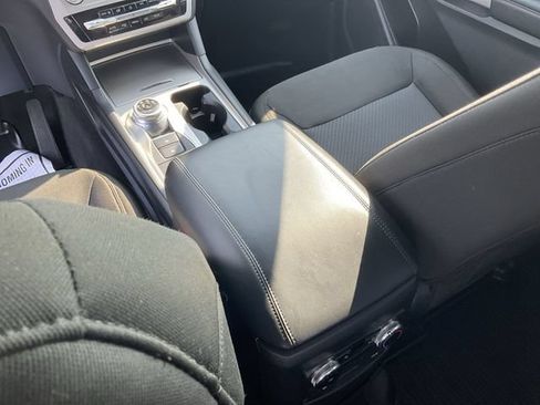 Used 2022 Ford Explorer XLT w/ Class IV Trailer Tow Package AWD/4WD image 21