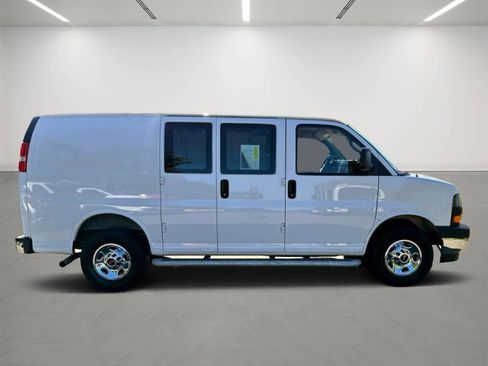 Used 2023 GMC Savana 2500 image 5