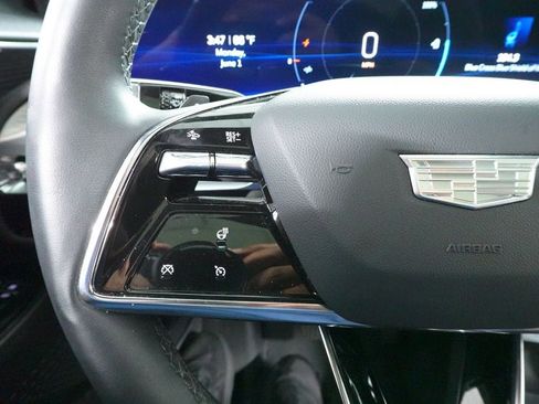 Used 2024 Cadillac Lyriq Luxury AWD/4WD image 11
