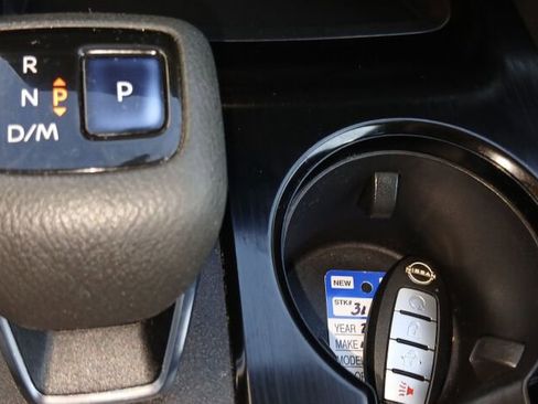Used 2022 Nissan Rogue SV image 32