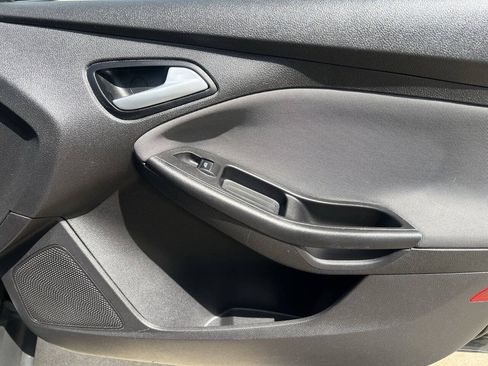 Used 2014 Ford Focus SE w/ SE Winter Package FWD image 25