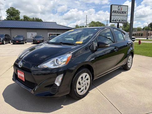 Used 2016 Toyota Prius C One FWD image 3