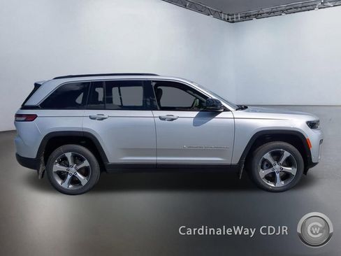 New 2026 Jeep Grand Cherokee Limited w/ Luxury Tech Group II AWD/4WD image 3
