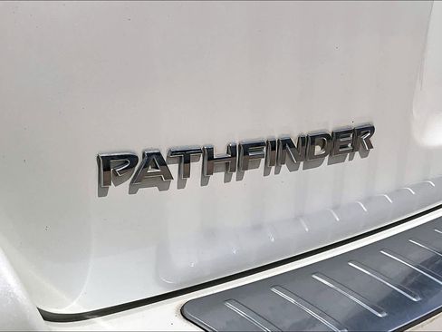 Used 2017 Nissan Pathfinder SV image 30
