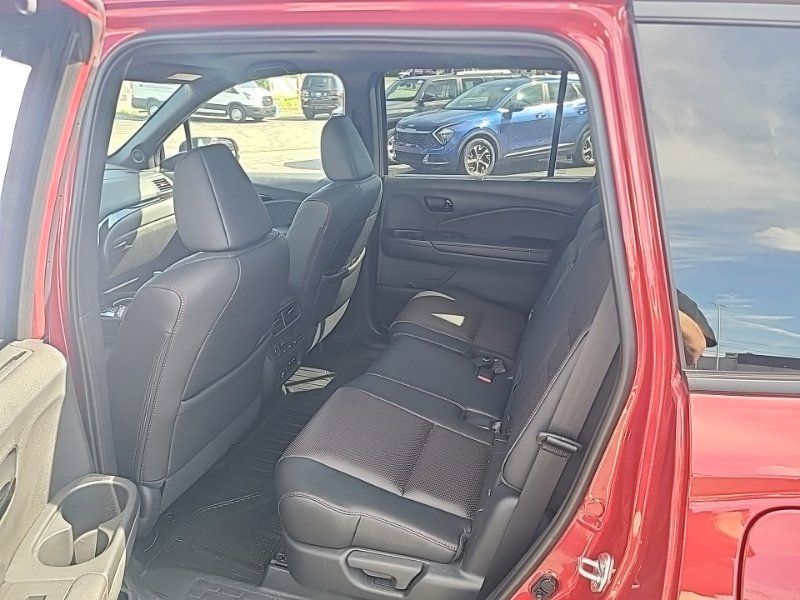 Used 2024 Honda Passport Black Edition image 12