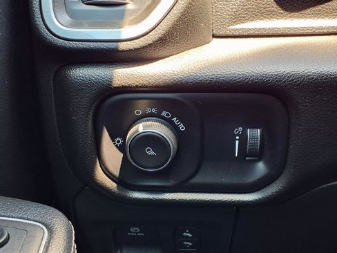 Used 2023 RAM 1500 Laramie AWD/4WD image 11