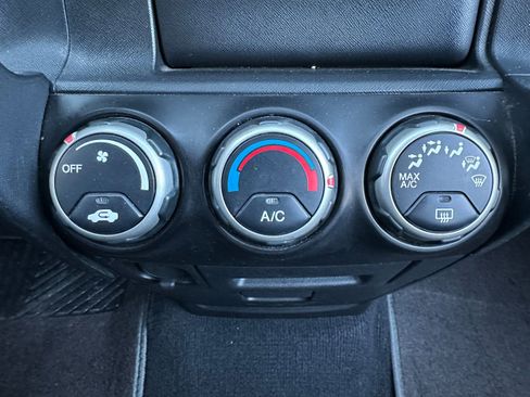 Used 2005 Honda CR-V LX image 17