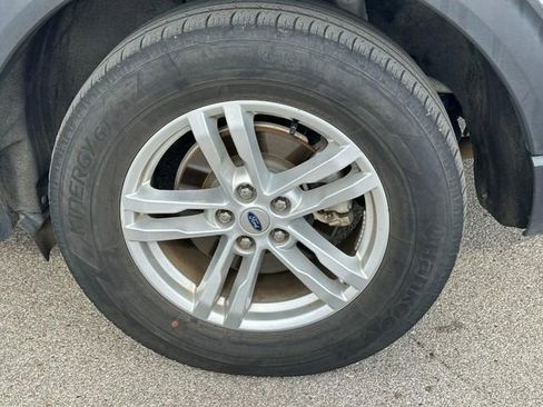 Used 2023 Ford Explorer XLT w/ Equipment Group 202A image 6