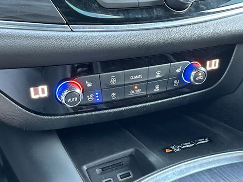 Used 2024 Buick Enclave Premium image 19