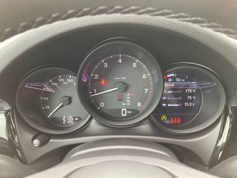 Used 2024 Porsche Macan image 20