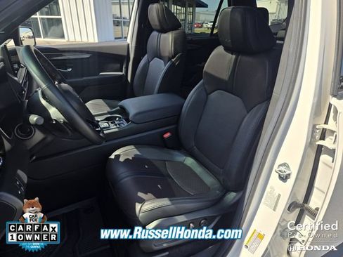 Certified 2025 Honda Pilot Black Edition image 5