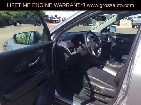 Used 2024 GMC Terrain SLT AWD/4WD image 8