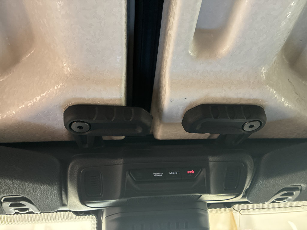 Used 2025 Jeep Gladiator Sport AWD/4WD image 27
