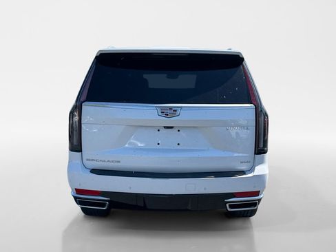 Used 2024 Cadillac Escalade Premium Luxury AWD/4WD image 4